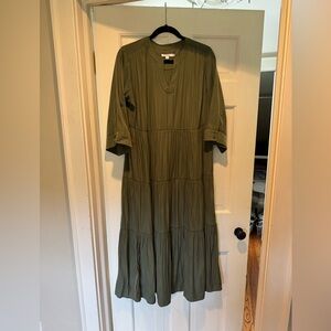 Petite A-line Maxi Dress
Lightweight,ultra soft fabric, with a tiered skirt.